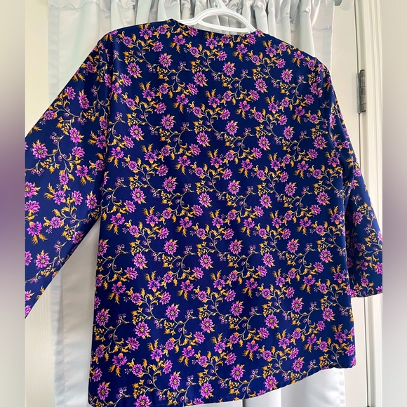 Ladies floral crossover blouse - Picture 2 of 3